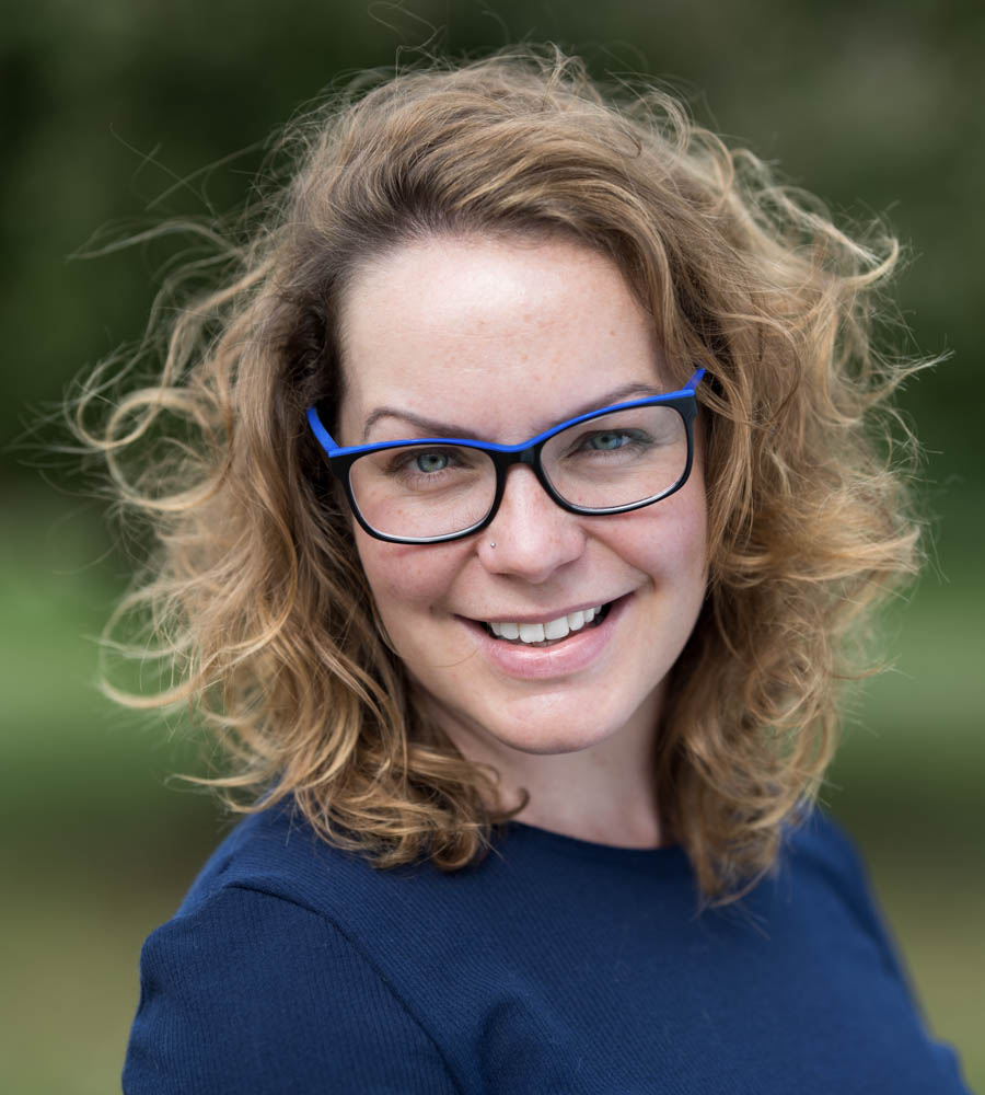 Karolina Holko – kadeřnice a manikérka při práci